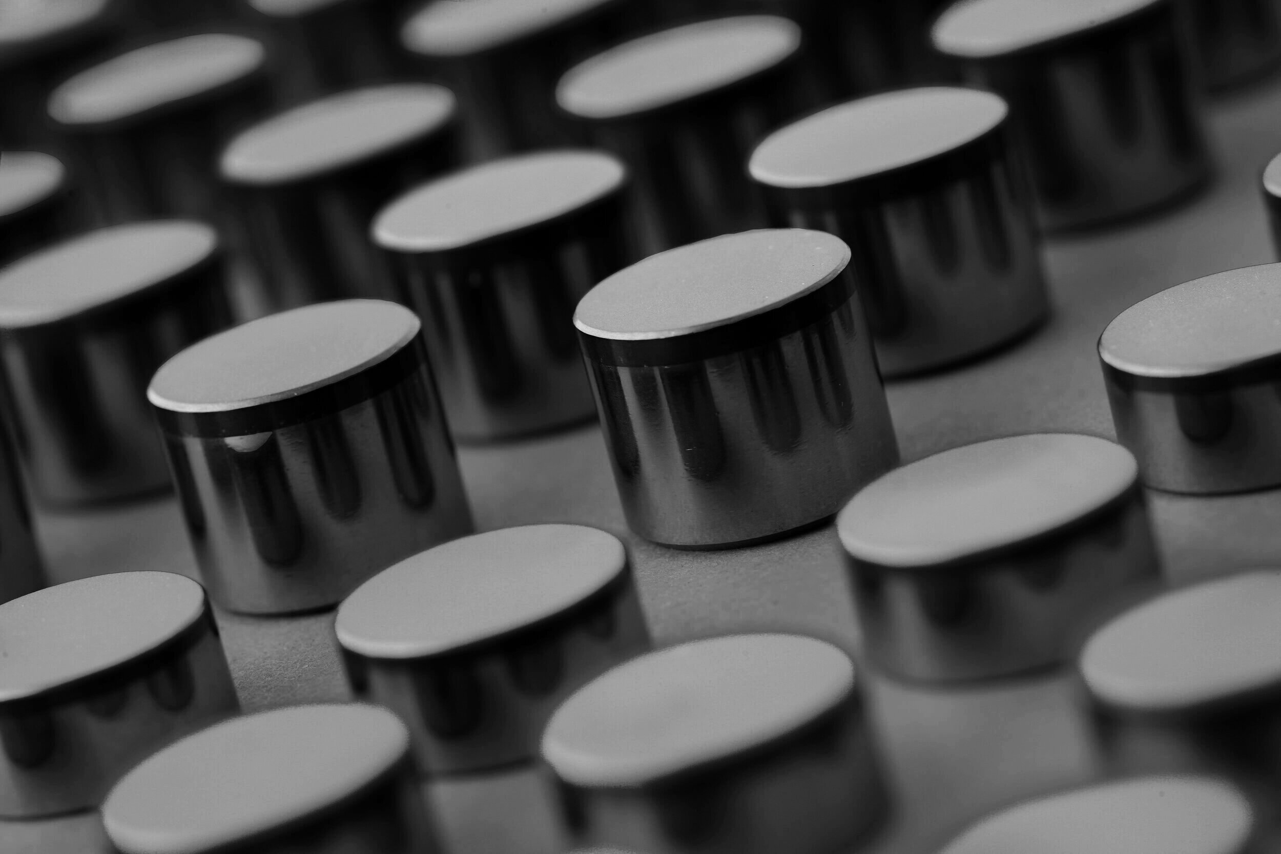 影响PDC金刚石复合片性能的关键因素